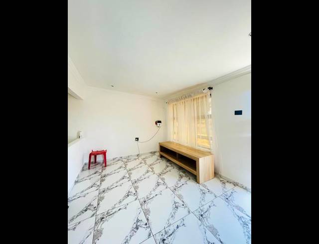 2 BEDROOM HOUSE FOR SALE IN KWAMASHU